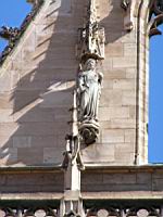 Lyon, Cathedrale Saint Jean, facade, statue d'ange